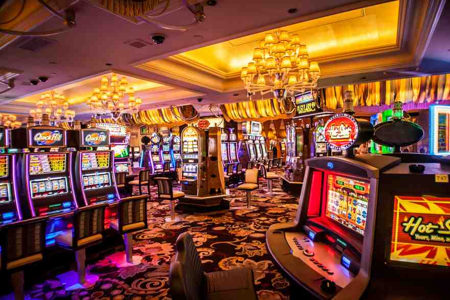 Split Aces Casino: Weighing the Risks and Rewards of Online Gaming